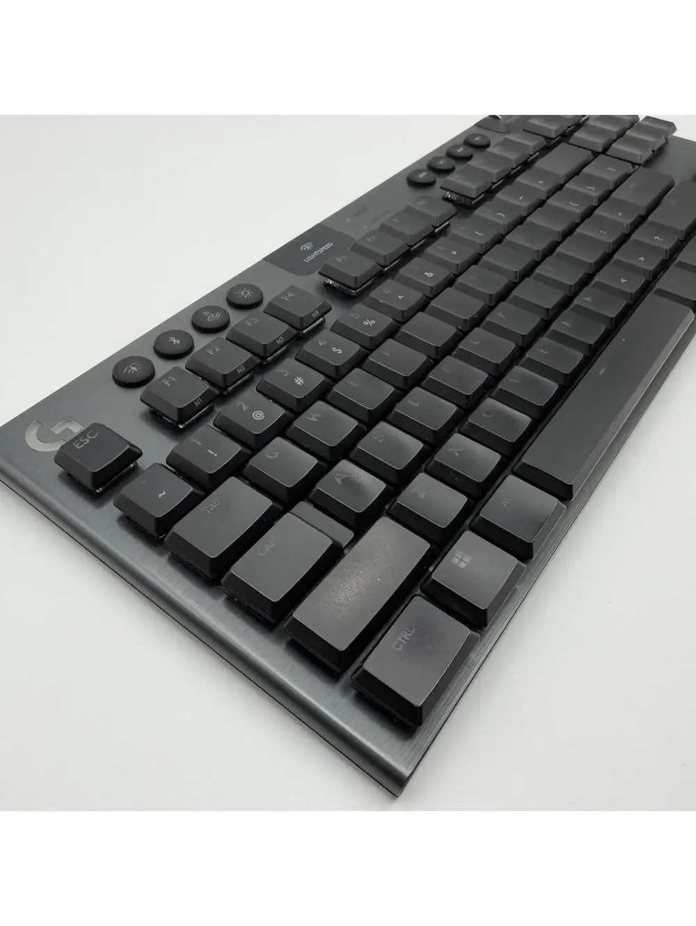 Logitech G915 TKL Tenkeyless Lightspeed Wireless Mechanical Gaming Keyboard RGB